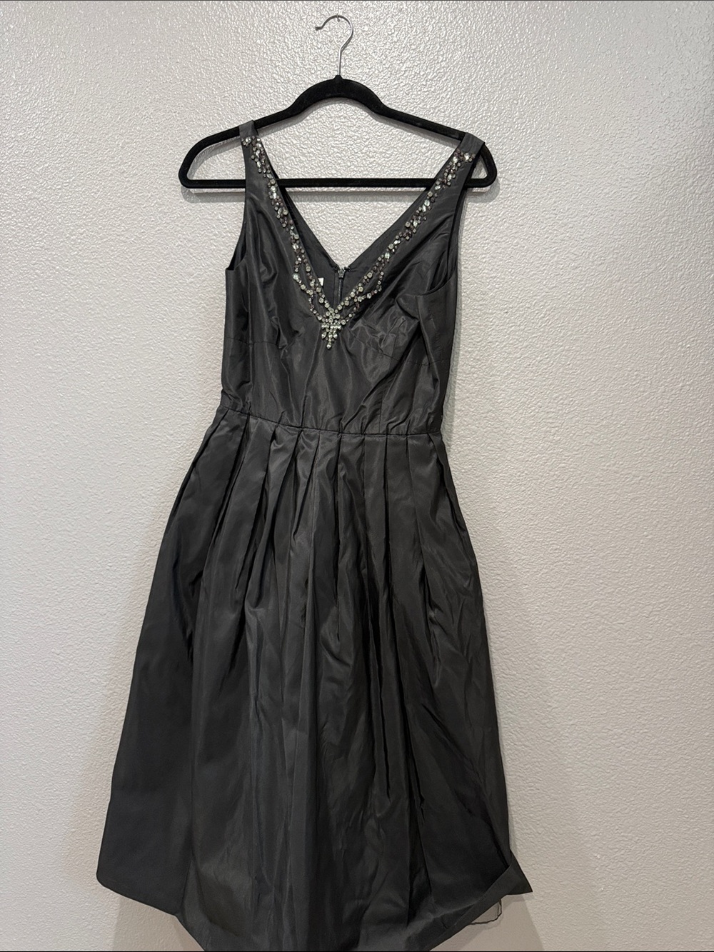 Vintage Teri Jon tafera Elegant Black V-Neck Embellished Women's Dress